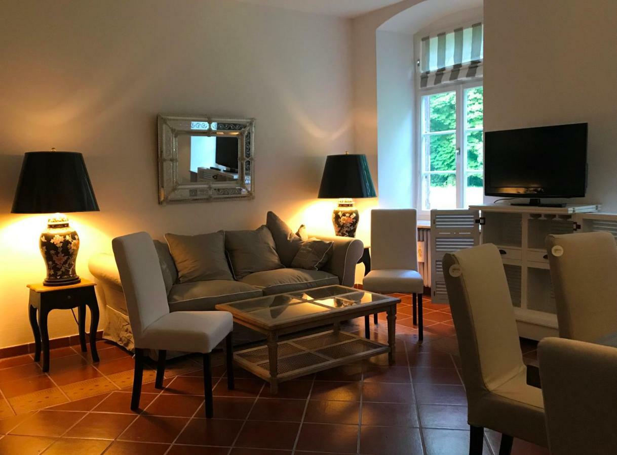 Elegantes Gaesteapartment Verano In Schloss Und Hofgut Langenzell Wiesenbach ภายนอก รูปภาพ